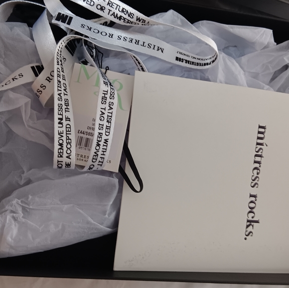 MISTRESS ROCKS TOP CB - Picture 12 of 16